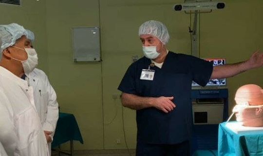 Миңнеханов Төбәкара үзәктә операция ясау буенча яңа технологияләр белән танышты