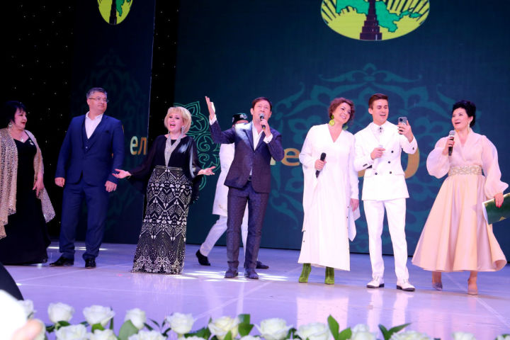 Ташкентта татар үзәгенең 30 еллыгына татар эстрадасы артистларын чакырганнар