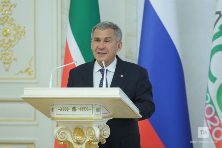 Татарстан Республикасы Президенты Рөстәм Миңнеханов Белем бәйрәме белән котлады