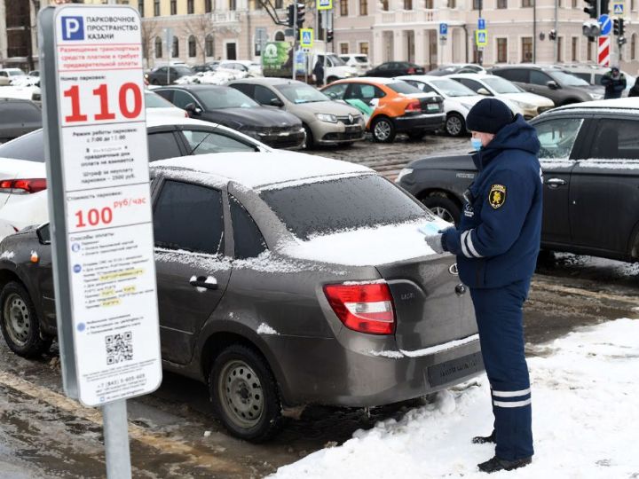 Казан парковкаларында дәүләт номерларыннан башка калдырылган автомобильләр саны 4,5 тапкыр кимегән