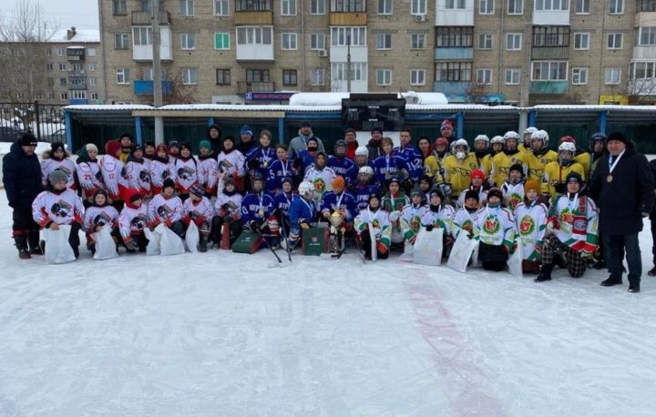 Свердловск өлкәсендә Бөтендөнья татар конгрессы призларына хоккей турниры узды