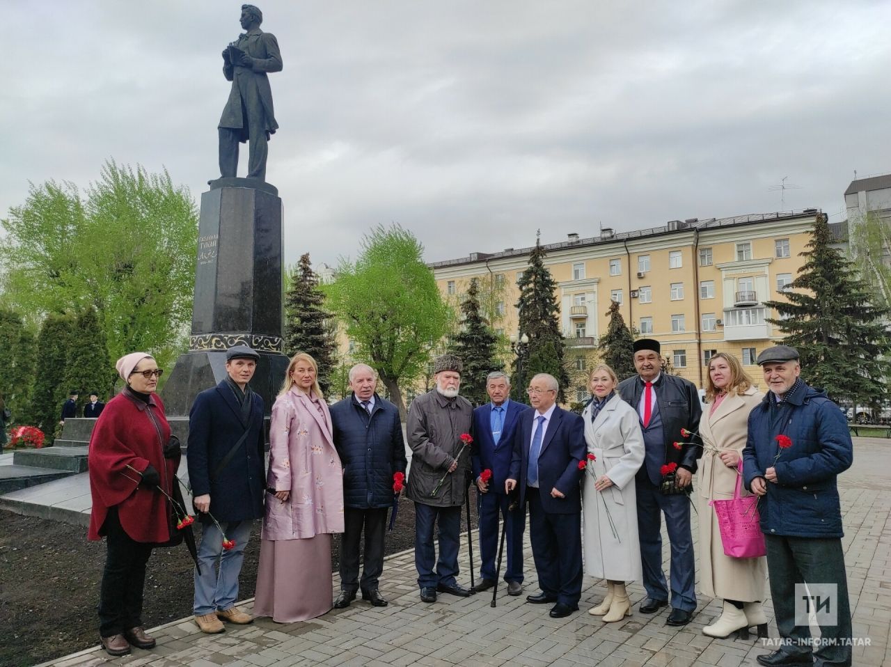 Татар җәмәгатьчелеге Тукай һәйкәленә чәчәкләр салу турында: Күркәм күренешкә әверелде