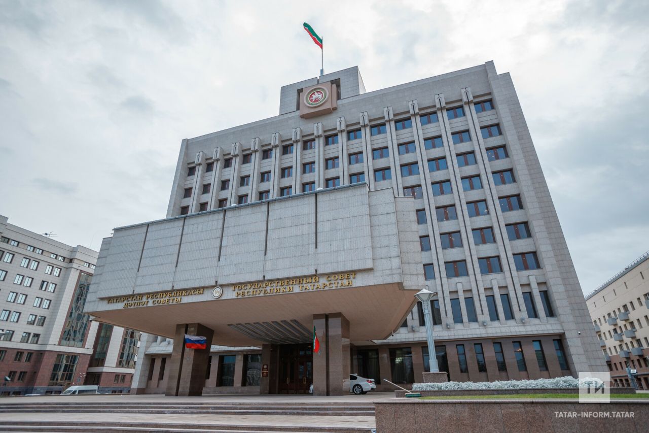 Миңнеханов Татарстан Дәүләт Советы депутатлары санын арттыру турында законны имзалады