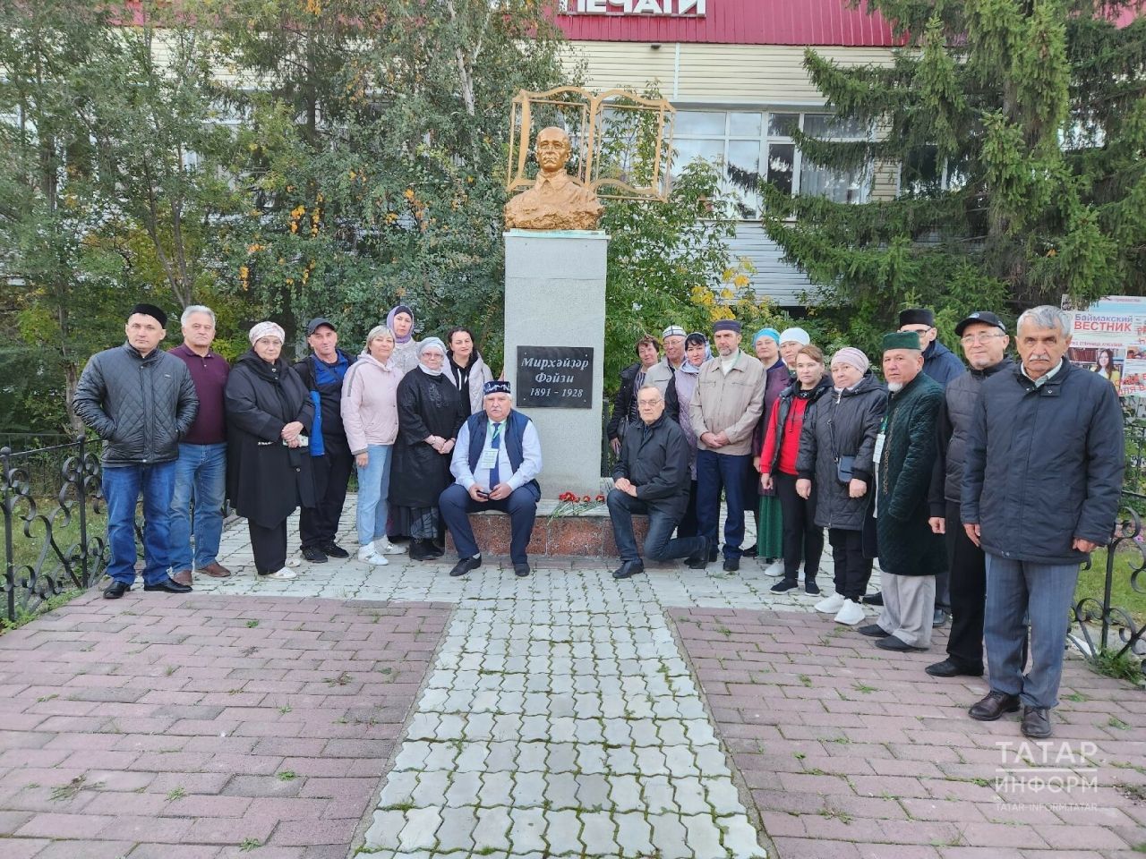 Татар төбәкчеләре Баймак шәһәрендә «Галиябану» авторы Мирхәйдәр Фәйзине искә алды