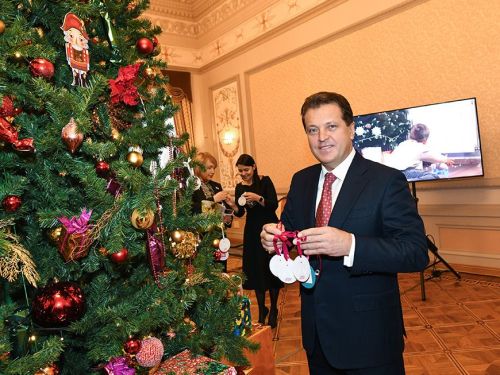 Баскетбол формасы, микроскоп һәм метро поезды белән идарә итү – Казан Мэры сәламәтлек мөмкинлеге чикләнгән өч баланың Яңа ел теләкләрен тормышка ашырачак