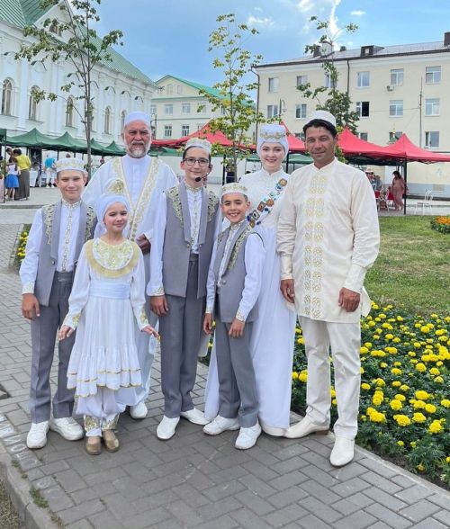 Телне җыр да яшәтә