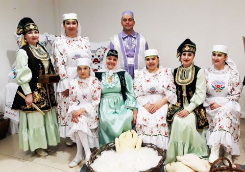 Татар булып яшибез