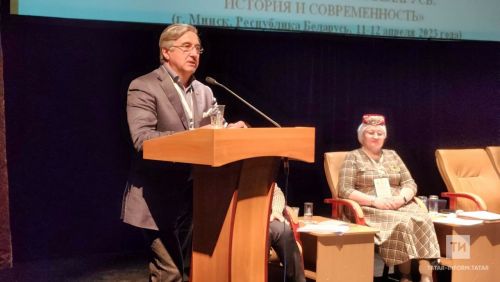 Васил Шәйхразыев Белоруссиянең татар-башкорт иҗтимагый берләшмәсенә ноутбук бүләк итте