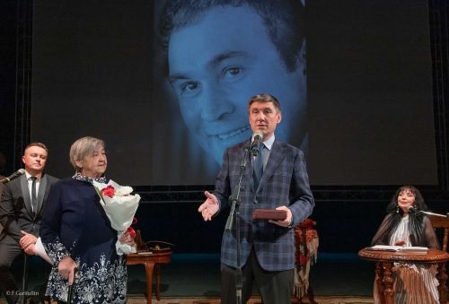 Наил Дунаевка бирелеп өлгермәгән медаль хатыны Татьянага тапшырылды