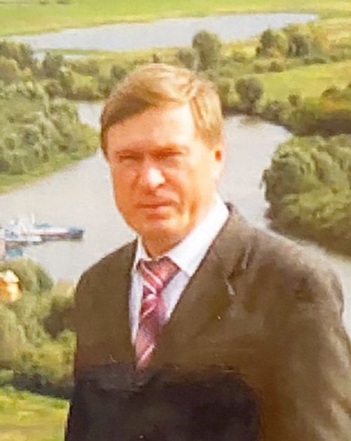 Мөдәррис Вәлиев: Каш өстенә куеп кулын, туган як, Әнкәем күк, кайтыр юлым күзлидер...
