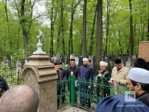 Яңа Татар бистәсе зиратында имам-остазларны искә алдылар