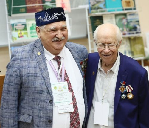 Себер татарлары янында