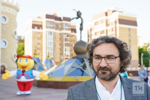 Илгиз Зәйниев «Әкият» курчак театрында Камалның данлыклы комедияләрен сәхнәләштерә