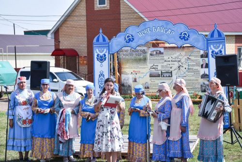 Авыл көне һәм… борынгы каберлек