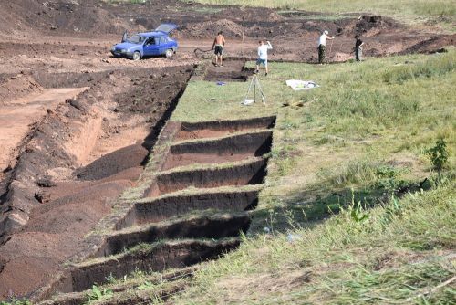 Авыл көне һәм… борынгы каберлек