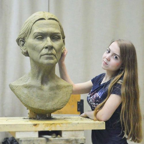 Нәфис сынчы Алинә