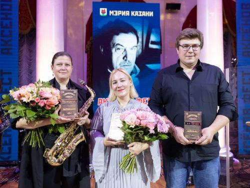 Казанда «Йолдызлы билет»ны Анна Королева, Екатерина Златорунская һәм Сергей Скуратовский алды