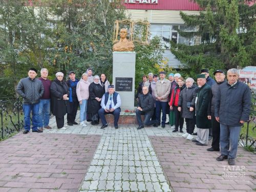 Татар төбәкчеләре Баймак шәһәрендә «Галиябану» авторы Мирхәйдәр Фәйзине искә алды