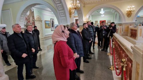Милли Шура рәисе Россия Герое Әхмәт Кадыйров исемендәге мемориаль комплекс белән танышты