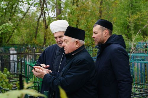 Яңа Татар бистәсе зиратында дин әһелләре каберләренә QR-кодлар куела башлады