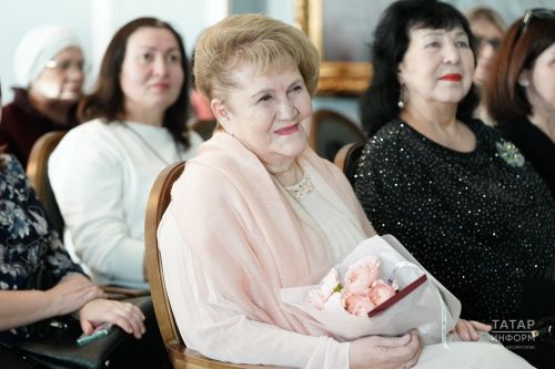 Казанда Равилә Шәйдуллина-Моратның «Тау башында бүре бар» исемле китабын тәкъдим иттеләр