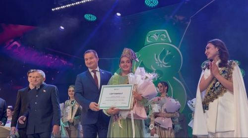 КФУ студенты Казанда узган «Яз гүзәле – 2025» бәйгесендә җиңү яулады