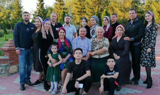 Ульяновск өлкәсендә яшәүче татар гаиләсе ташландык җирләрне эшкәртергә керешкән