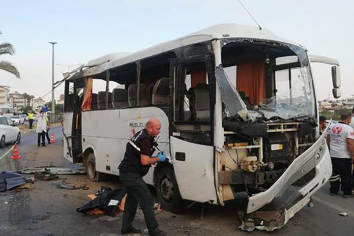 Төркиядә Россия туристлары утырган автобус әйләнгән, дүрт кеше вафат булган