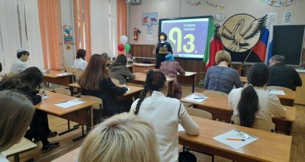 Әстерхан татарлары татарча диктантны 4 мәйданда язды