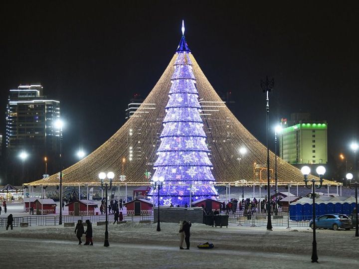 «Казан» гаилә үзәге янында төп чыршыны ачуны 26 нчы декабрьгә күчерделәр