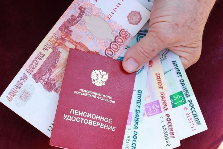 Юрист пенсия тиешенчә түләнмәү сәбәбен ничек ачыкларга икәнен аңлатты