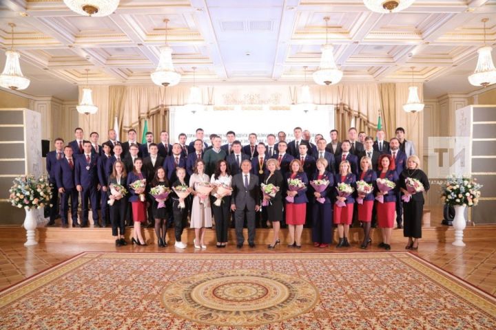 Татарстан Президенты  WorldSkills җиңүчеләре белән очрашты